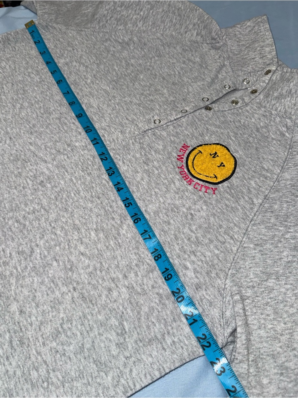 Derek Heart New York City Smiley Face Pullover Sweatshirt – Size Medium - Picture 5 of 5